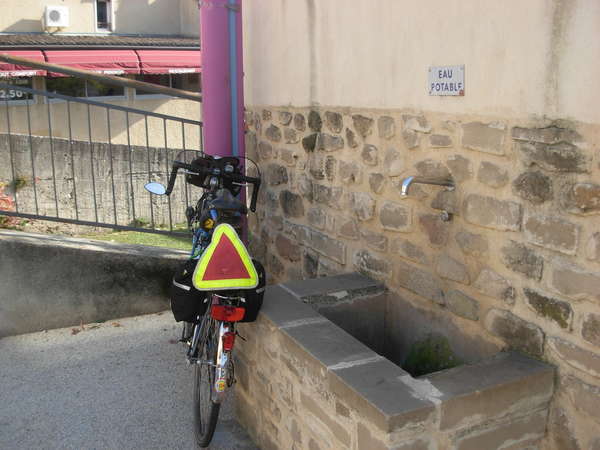 fichier 20101029_1202_d67_route_chateauneuf_sur_isere_fontaine-0.jpg