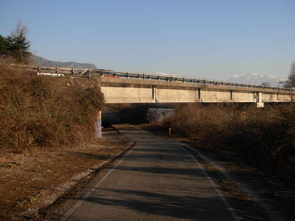 fichier 20101029_1658_050pc_route_passage_sous_pont_autoroute-0.jpg