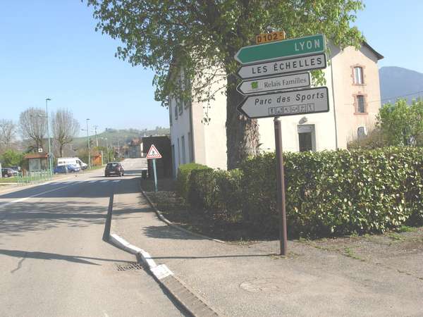 fichier 20110409_1007_d102c_route_entre_deux_guiers_panneau-0.jpg