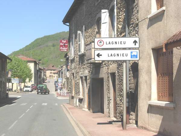 fichier 20110409_1313_003d122_route_saint_sorlin_en_bugey_suivre_lagnieu_tout_droit-0.jpg