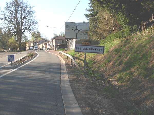 fichier 20110409_1819_001d337_route_les_echarmeaux_panneau-0.jpg