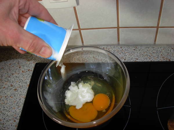 fichier 20120226_1646_recette_quiche_lardons_yaourt_fromage_verser_yaourt-0.jpg