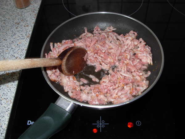 fichier 20120226_1651_002recette_quiche_lardons_yaourt_fromage_remuer_les_lardons-0.jpg