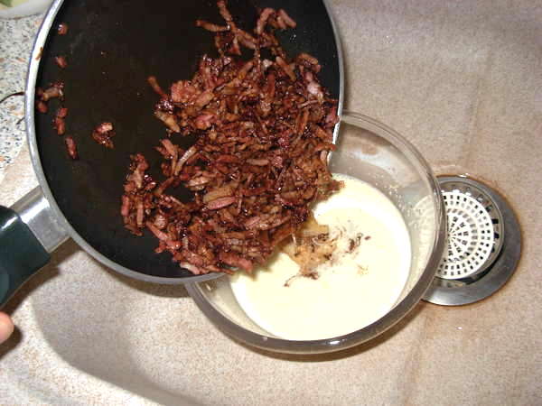 fichier 20120226_1659_002recette_quiche_lardons_yaourt_fromage_ajouter_dans_preparation-0.jpg