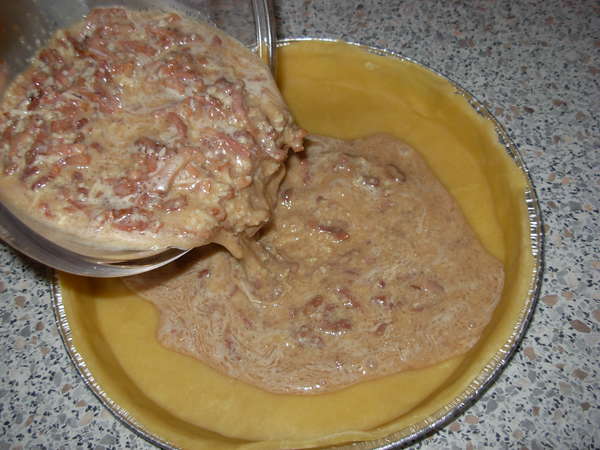 fichier 20120226_1703_002recette_quiche_lardons_yaourt_fromage_repartir_dans_la_tarte-0.jpg