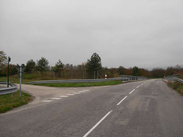 fichier 20111031_0915_001d35b_route_a_gauche_avant_pont_autoroute-0.jpg