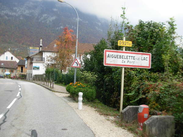 fichier 20111031_1445_001d921d_route_aiguebelette_le_lac_le_port_panneau-0.jpg