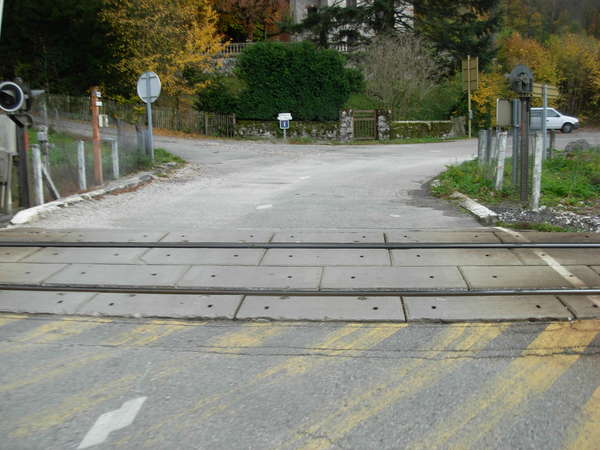 fichier 20111031_1450_001cv_route_aiguebelette_le_lac_voie_sncf-0.jpg