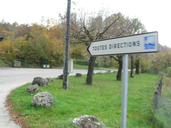 fichier 20111031_1450_002cv_route_aiguebelette_le_lac_suivre_toutes_directions-0.jpg