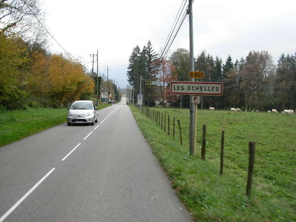 fichier 20111031_1549_001d921_route_les_echelles_panneau-0.jpg