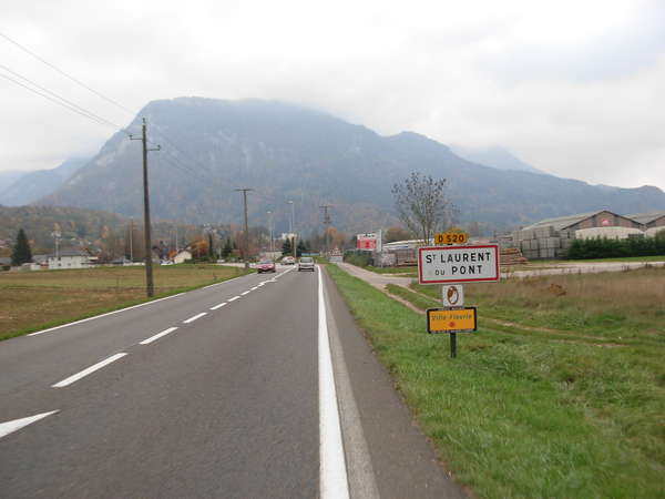 fichier 20111031_1606_001d520_route_saint_laurent_du_pont_panneau-0.jpg