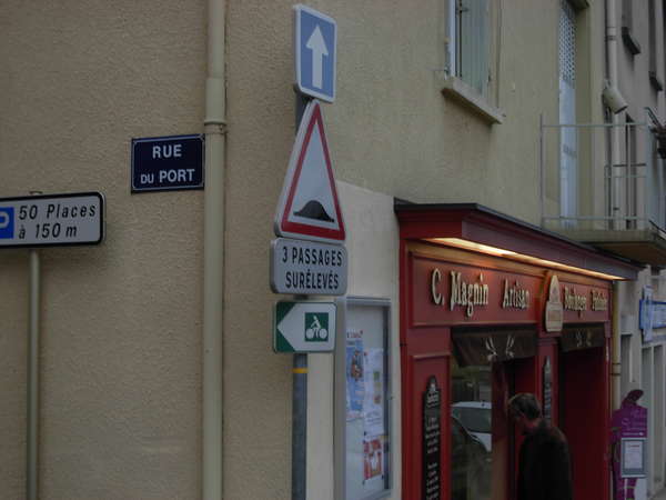 fichier 20111031_1648_002pc_route_voreppe_panneau_velo_a_gauche-0.jpg