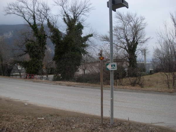 fichier 20111031_1714_002pc_route_prendre_a_gauche_derriere-0.jpg