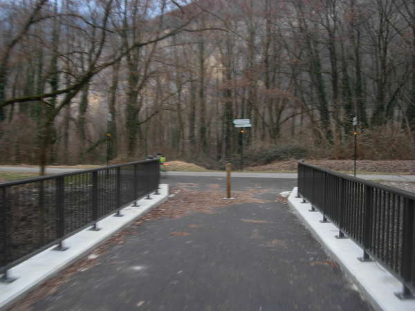 fichier 20111031_1720_002pc_route_pont_carrefour_pc_a_gauche_vers_grenoble-0.jpg