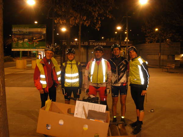 fichier 20120325_0341_pc_route_place_de_sfax_depart_benoit_mathieu_david_champelovier_christophe_bournac_jean-yves_duret_yann_stibler-0.jpg