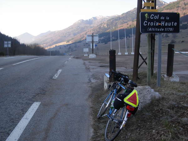 fichier 20110323_0803_d1075_route_col_de_la_croix_haute_panneau_velo-0.jpg