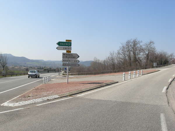 fichier 20110323_1322_002d93_route_prendre_a_droite_mirabel_et_blacons-0.jpg