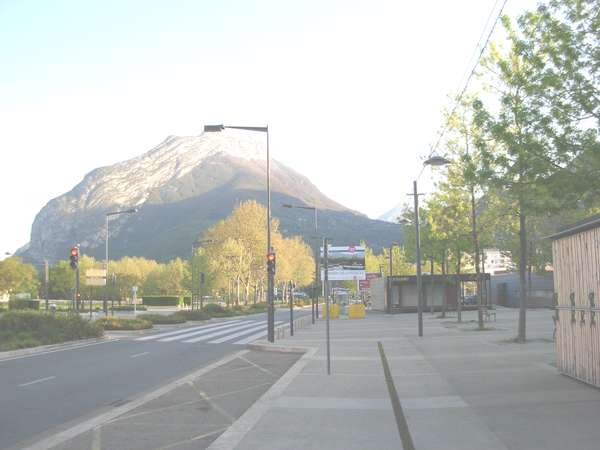 fichier 20110409_0812_001grenoble_place_de_sfax-0.jpg