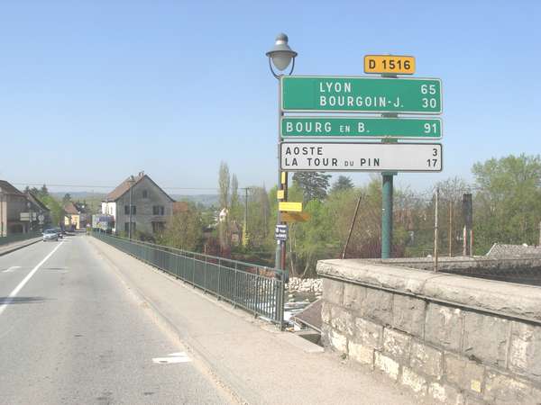 fichier 20110409_1100_001d1516_route_saint_genix_sur_guiers_panneau-0.jpg