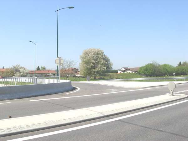 fichier 20110409_1337_d40b_route_carrefour_apres_maisons-0.jpg