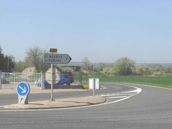 fichier 20110409_1343_000d40b_route_carrefour_d1083_suivre_saint_maurice_de_remens-0.jpg