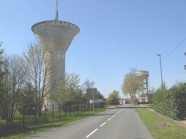 fichier 20110409_1452_003d904_route_villars_les_dombes_chateau_deau-0.jpg