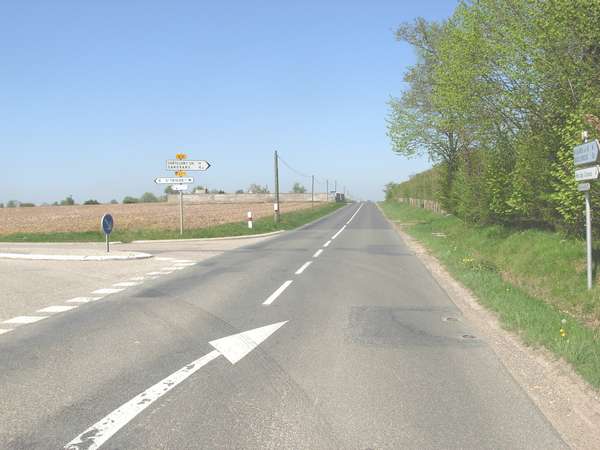 fichier 20110409_1508_000d2_route_apres_bouligneux_prendre_a_gauche_d27b-0.jpg