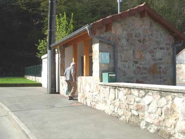 fichier 20110410_1055_001d38_route_tarare_toilettes_fontaine-0.jpg
