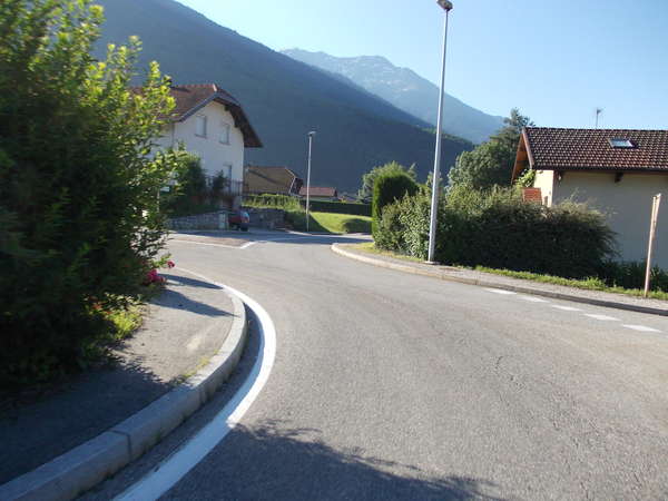 fichier 20120616_0826_d990_route_tours_en_savoie_rond_point-0.jpg
