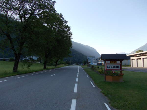fichier 20120616_0831_001d990_route_la_bathie_panneau-0.jpg