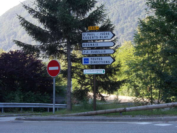 fichier 20120616_0843_002d66a_route_cevins_rond_point_panneau-0.jpg