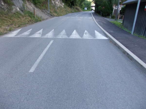 fichier 20120616_1758_002d110_route_la_combe_des_moulins_ralentisseur02-0.jpg