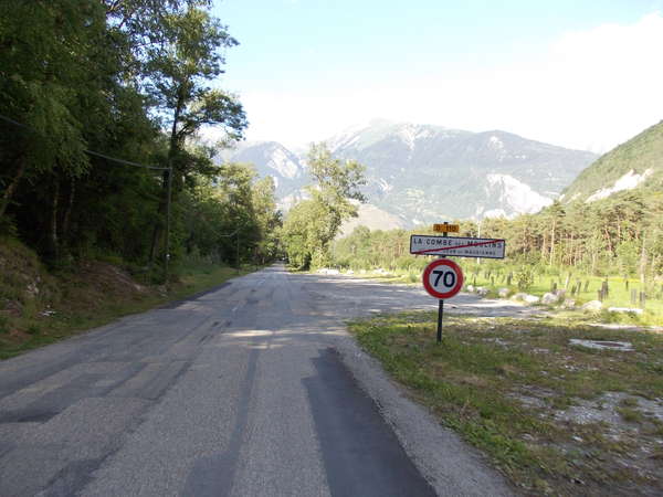 fichier 20120616_1759_d110_route_la_combe_des_moulins_panneau_fin-0.jpg