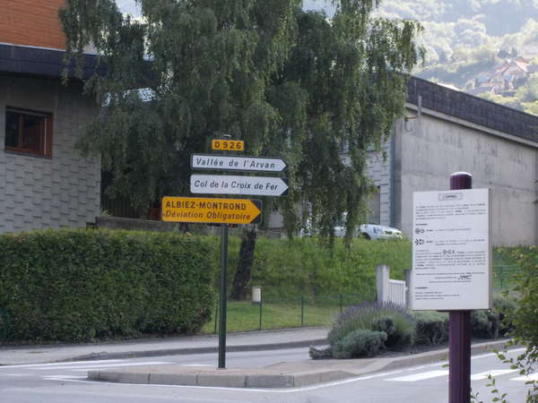 fichier 20120616_1808_010d926_route_saint_jean_de_maurienne_panneau-0.jpg