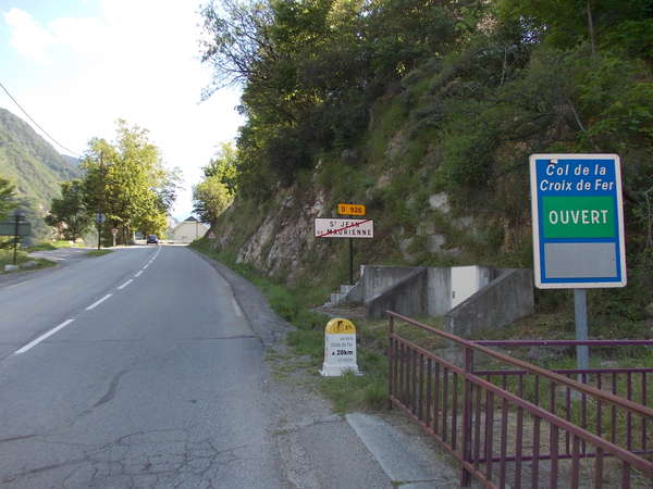 fichier 20120616_1813_d926_route_saint_jean_de_maurienne_panneau_fin_borne-0.jpg
