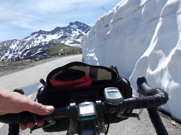 fichier 20120602_1141_003d213_route_devant_velo_mur_de_neige-0.jpg