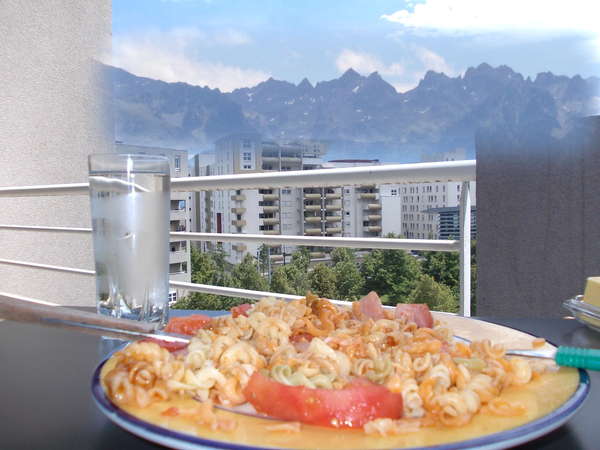 fichier 20120707_1316_002preparatif_route_avant_dernier_repas_devant_montagnes-0.jpg