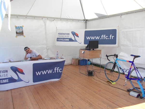 fichier 20120707_1702_preparatif_albertville_stand_ffc-0.jpg