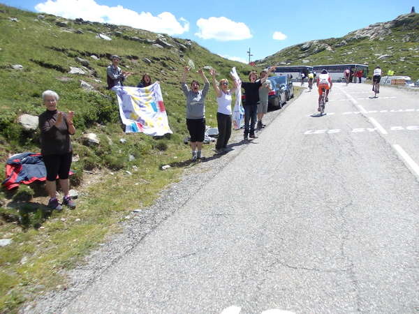 fichier 20120708_1347_001d926_route_col_de_la_croix_de_fer_spectateurs-0.jpg