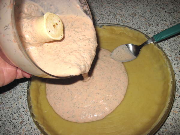 fichier 20120901_1954_001quiche_saumon_chevre_tomate_disposer_appareil_sur_la_pate-0.jpg