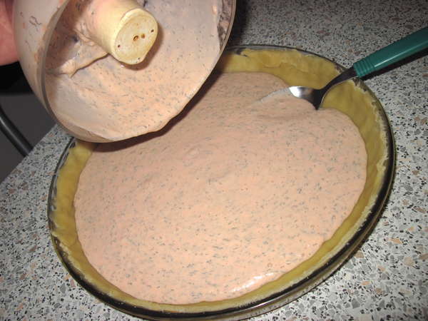 fichier 20120901_1954_002quiche_saumon_chevre_tomate_disposer_appareil_sur_la_pate-0.jpg