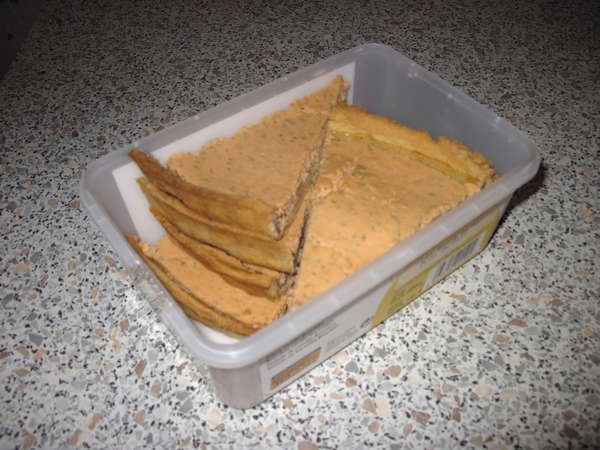 fichier 20120901_2145_quiche_saumon_chevre_tomate_decouper_pour_emmener_rando-0.jpg