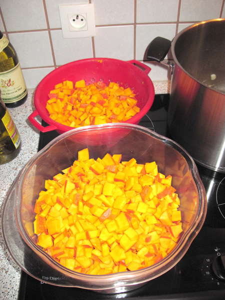 fichier 20121113_2149_soupe_potimarron_trois_potimarrons_decoupes-0.jpg
