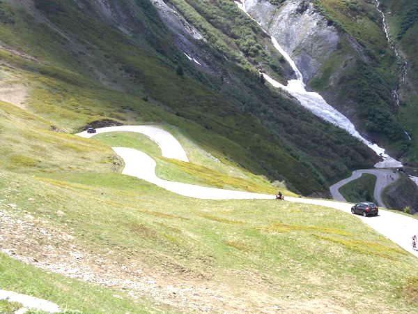 fichier 20130616_1516_003d927_route_virages_contrebas-0.jpg