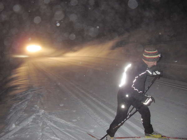 fichier 20130124_1821_001ski_de_fond_les_allieres_nocturne_chasse_neige_derriere-0.jpg