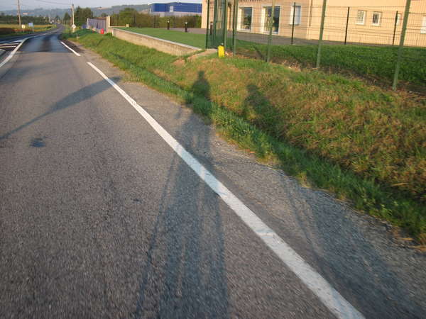 fichier 20120908_0851_003d51_route_ombre_jpb_groupe-0.jpg