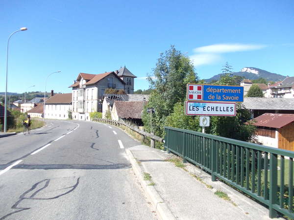 fichier 20120814_1703_001d102_route_les_echelles_panneau-0.jpg