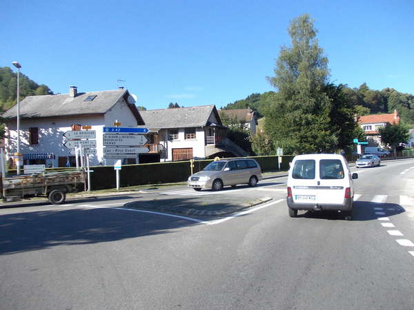 fichier 20120814_1745_005d921_route_le_gue_des_planches_carrefour-0.jpg