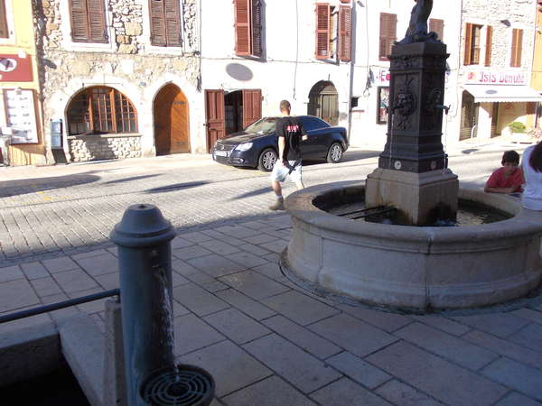 fichier 20120814_1901_d921_route_yenne_fontaine-0.jpg