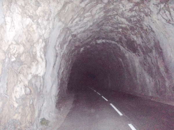 fichier 20120815_0431_001d436_route_tunnel_apres_chapeau_de_gendarme-0.jpg